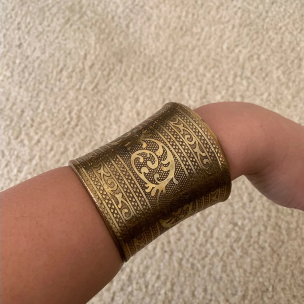 Gold like bracelet formable
